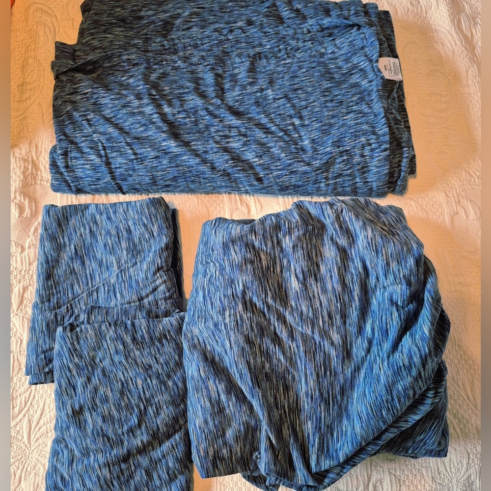 Mainstays Queensize bed sheet set, multiple blue shade pattern, EUC